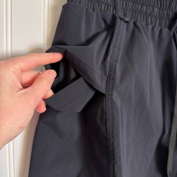 Halara Water Repellent High Waisted Belted Hiking Cargo Shorts Black Size Large - Picture 7 of 8